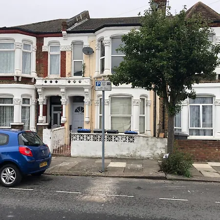 A Garden Retreat In Kensal Green